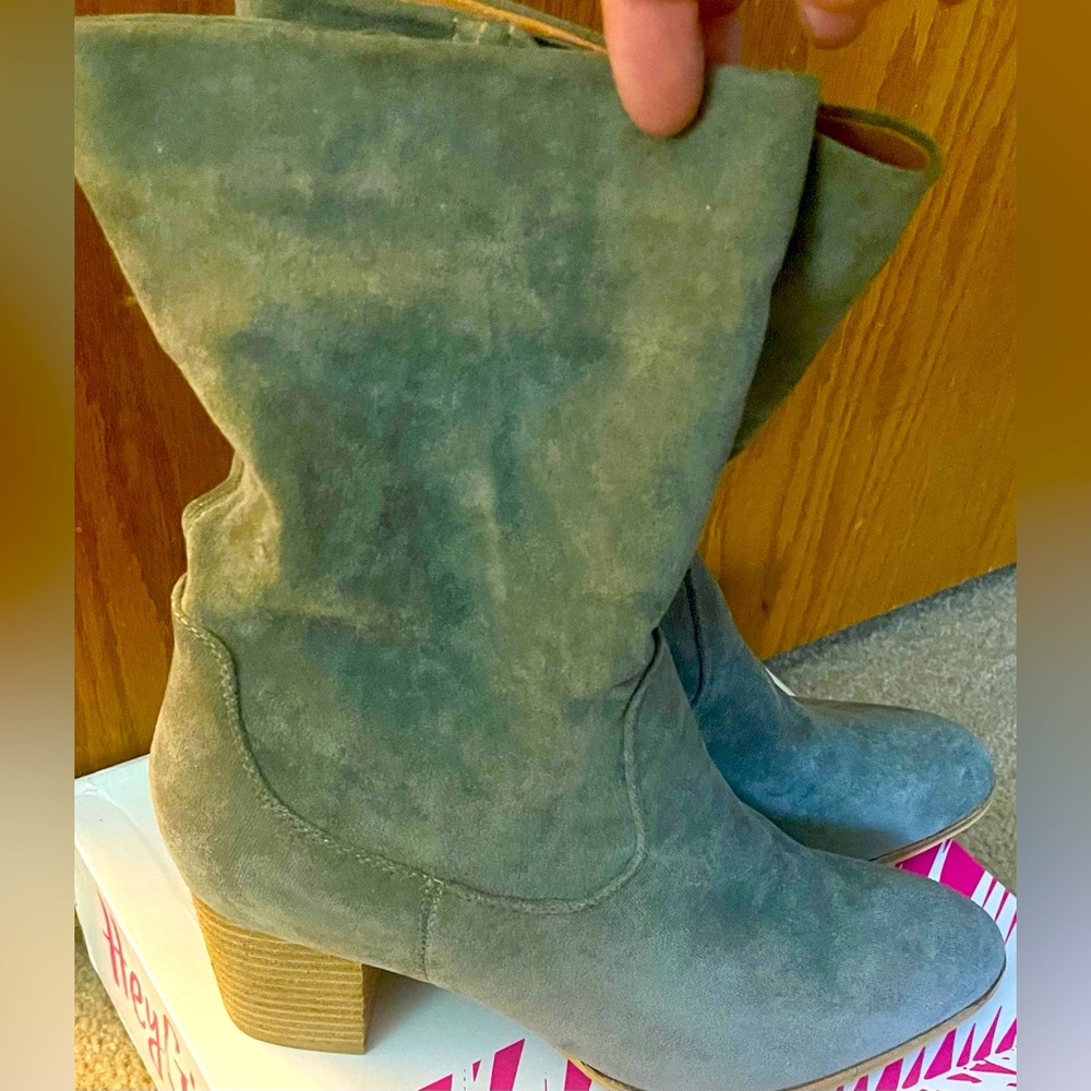 NWT Women’s Gray Suede Slouch Boots Size 11